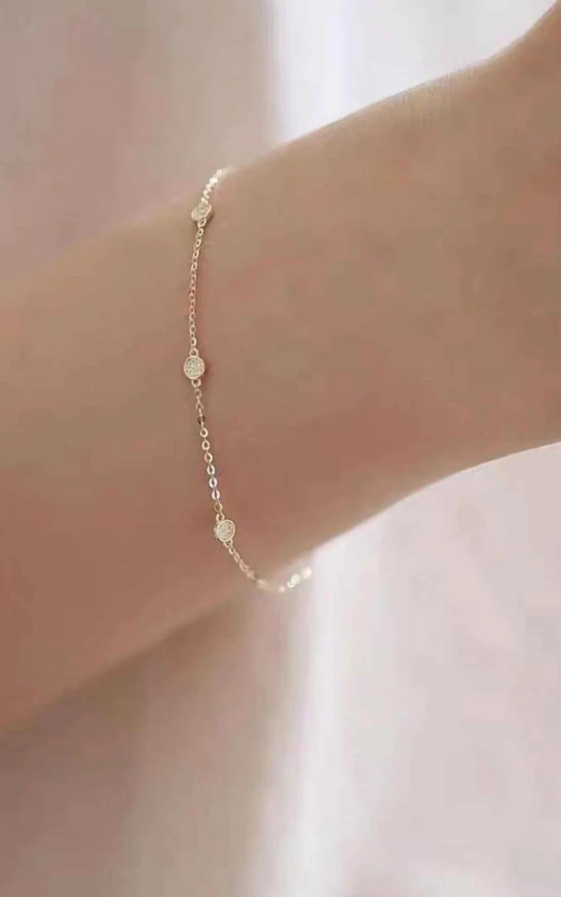 Dainty Round Diamond Bracelet
